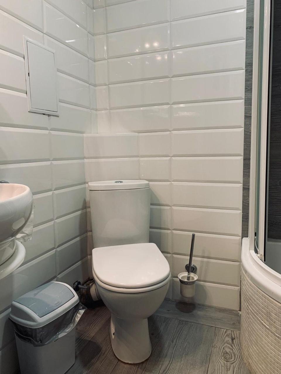 Modern Chaikovskogo Apartment Lviv Exteriör bild