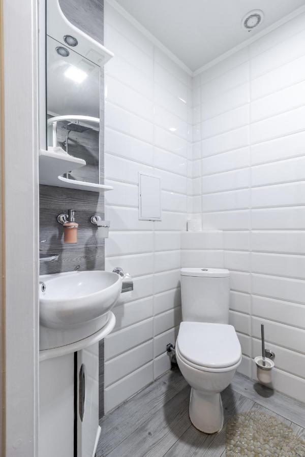 Modern Chaikovskogo Apartment Lviv Exteriör bild